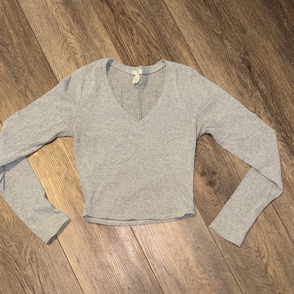 Light Gray V-Neck Long Sleeve